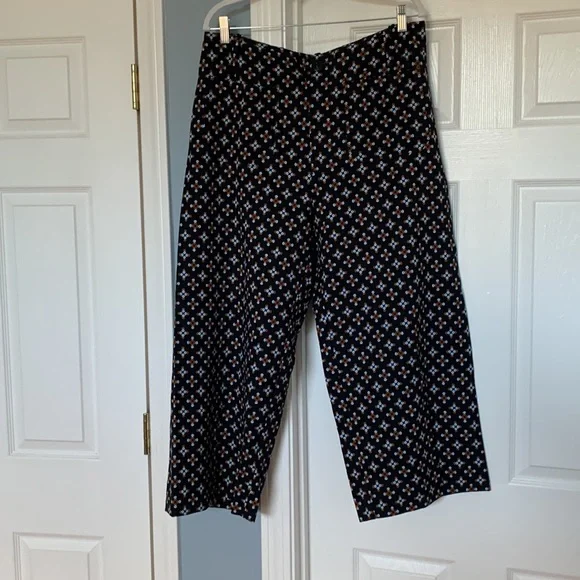 🌸ANTHROPOLOGIE MAEVE PONTE CROPPED PANTS🌸 - Picture 5 of 8
